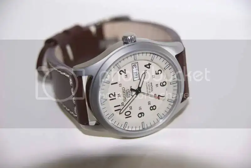 SNZG01K1_Leather.webp