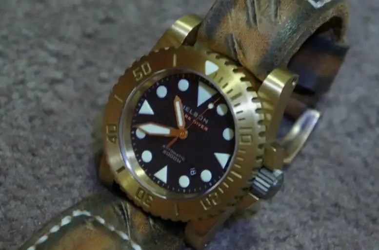 sold-helson-bronze-shark-diver-lnib-plus-extras-h0.webp
