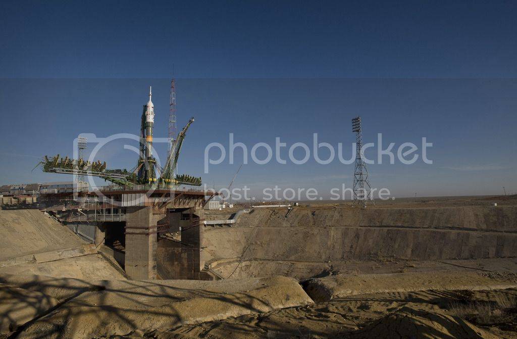 Soyuz_expedition_19_launch_pad_zps0iukfv3t.jpg