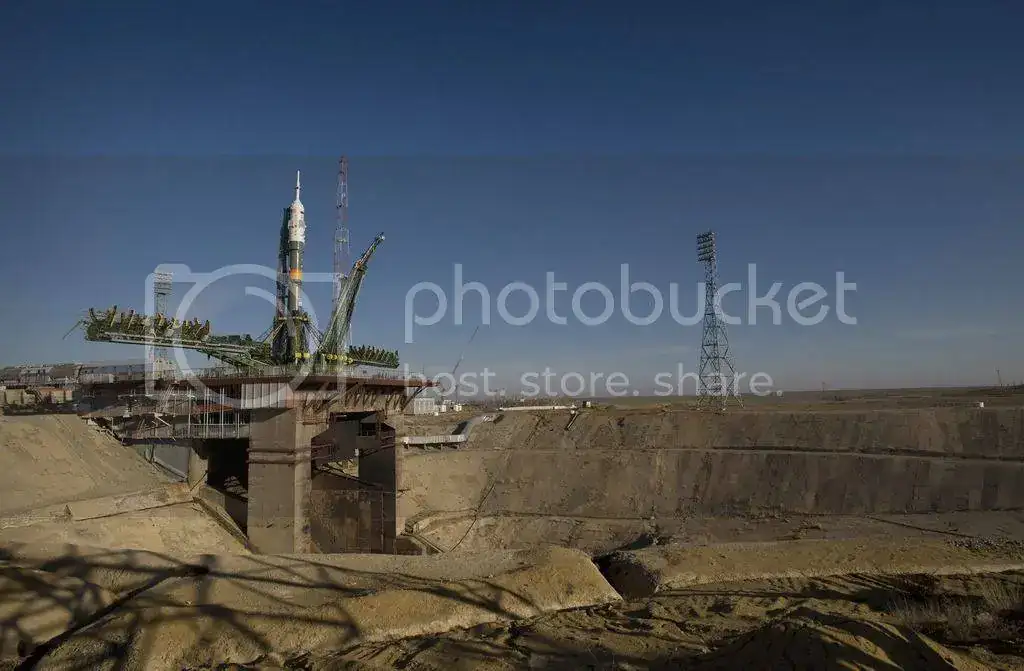 Soyuz_expedition_19_launch_pad_zps0iukfv3t.webp