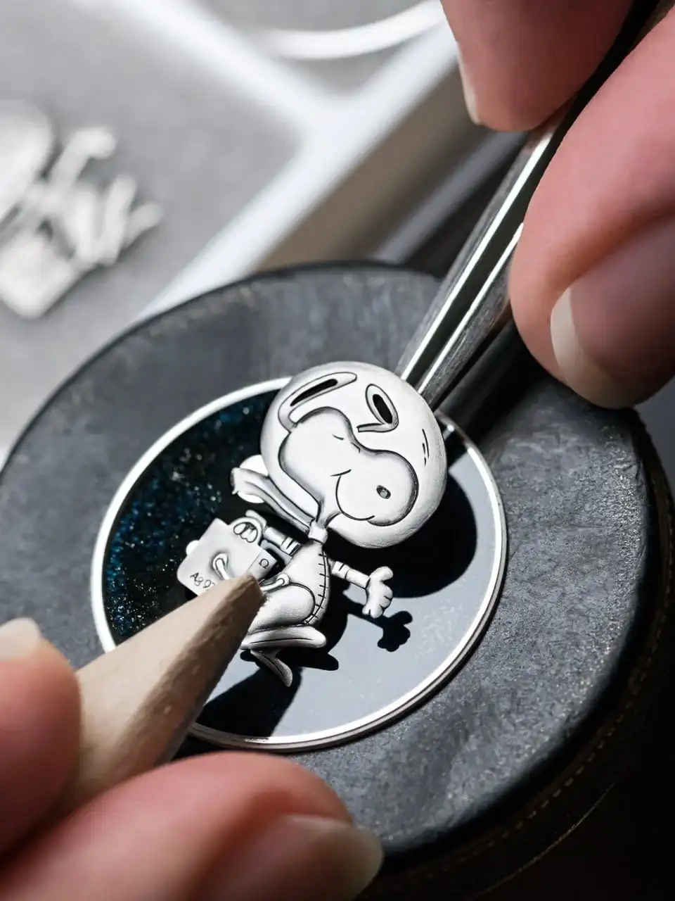 sp_apollo13_snoopysilveraward_processstep6.webp