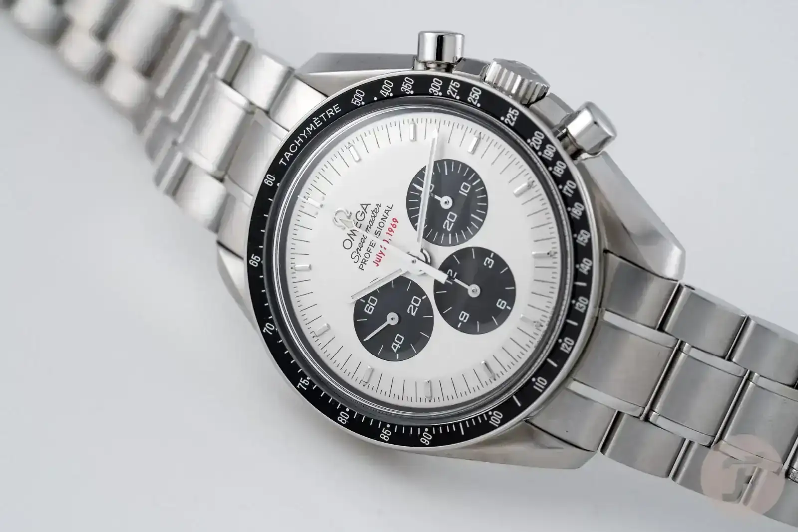 Speedmaster-Apollo-11-35th-3569.31.00.004-4.webp