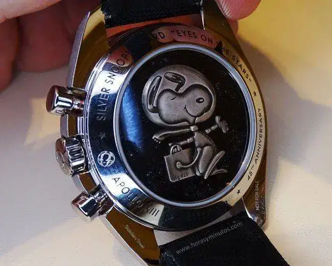 -Speedmaster-Apollo-13-Silver-Snoopy-Award-reverso.webp