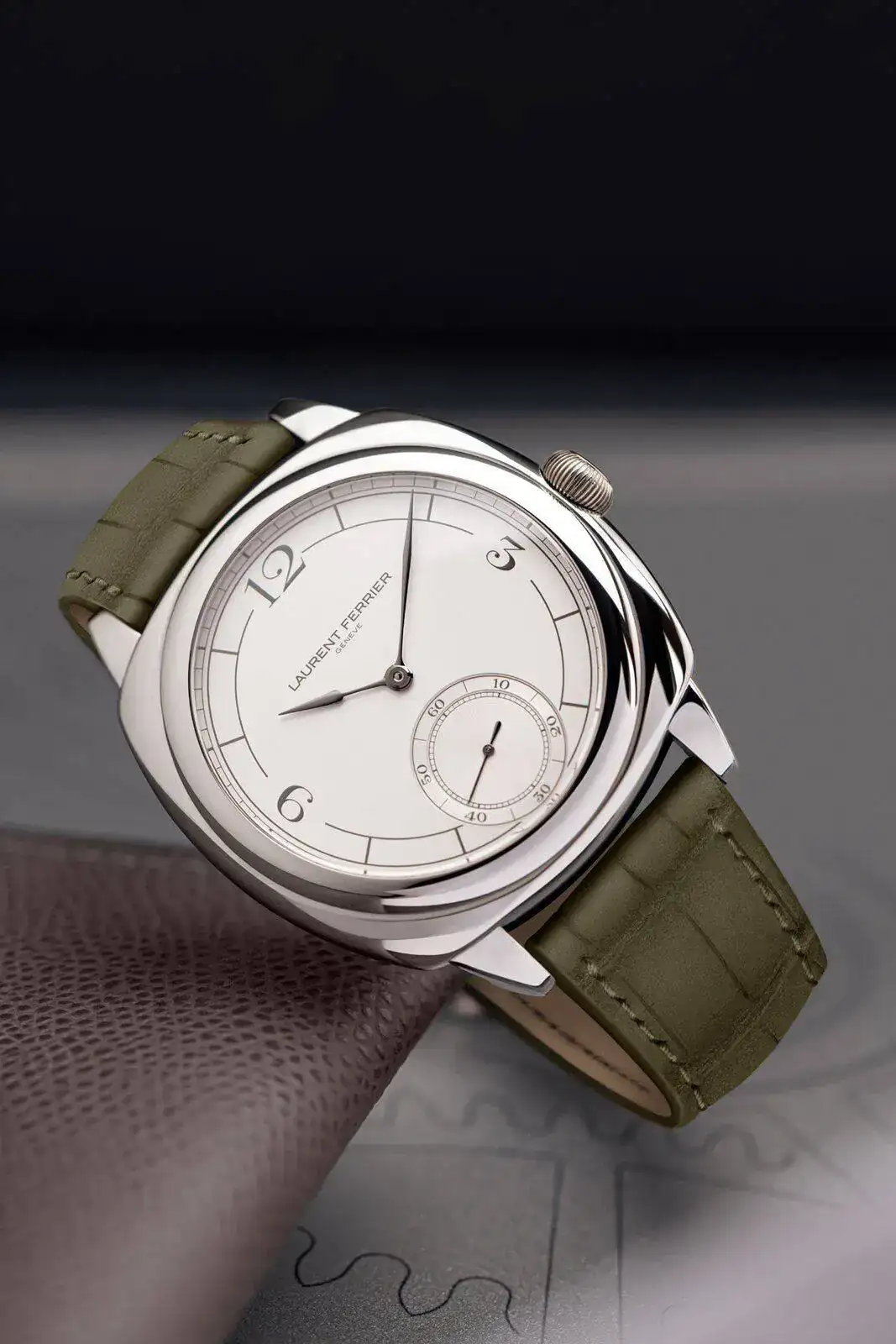SQUARE MR RETRO - STAINLESS STEEL - LIFESTYLE - Web.jpg
