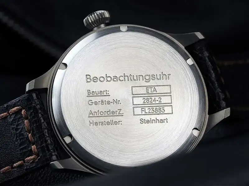 steinhart-nav-b-uhr-vintage-titanium-03.webp