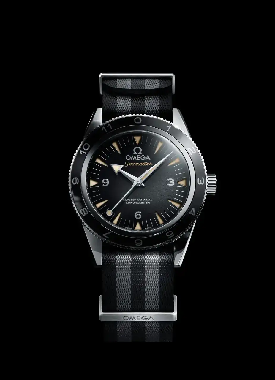 ster_300_bond_233.32.41.21.01.001_black_background.webp