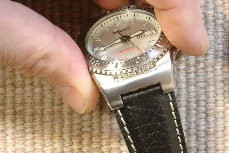 Strap-notching10-Thomas.webp