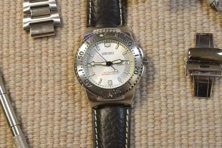 Strap-notching11-Thomas.webp
