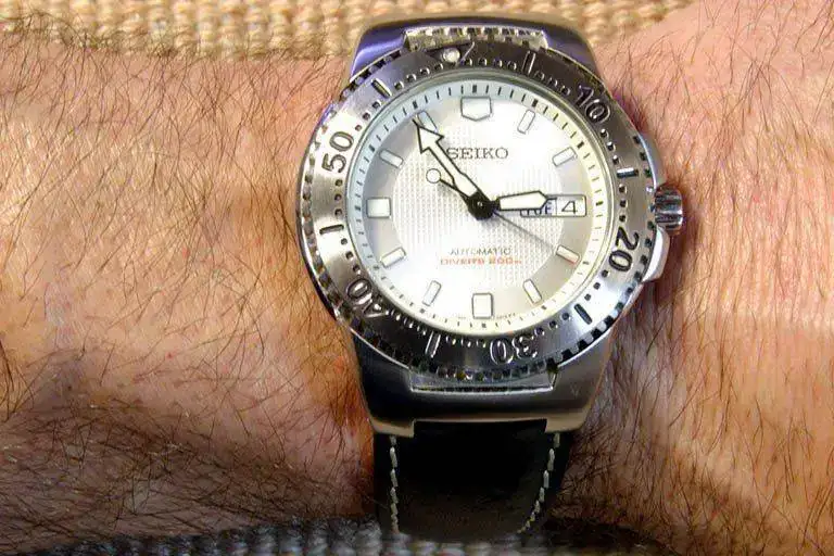 Strap-notching13-Thomas.webp