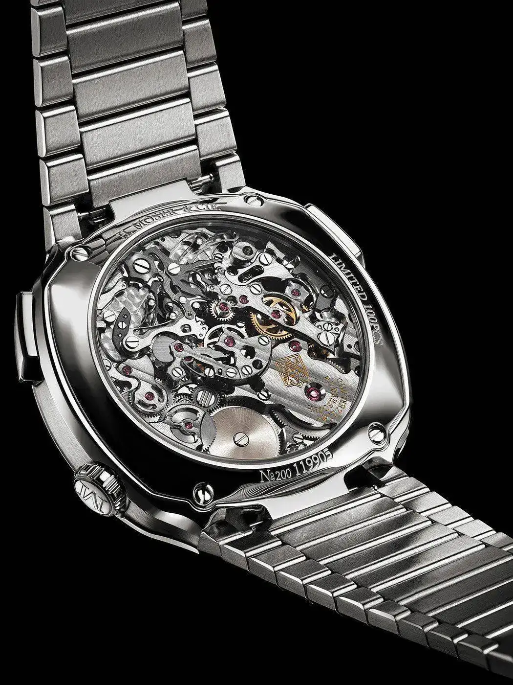 streamliner-flyback-chronograph-automatic_6902-1200_back_black-background.webp