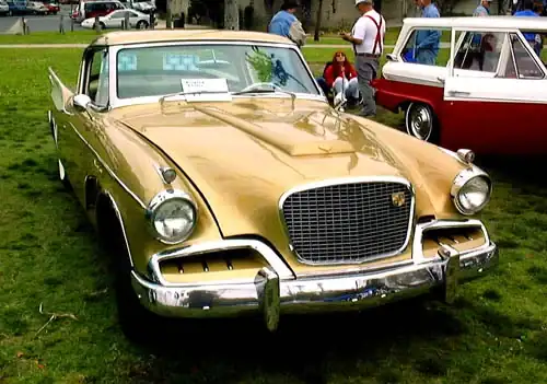 Studebaker_Golden_Hawk_late.webp