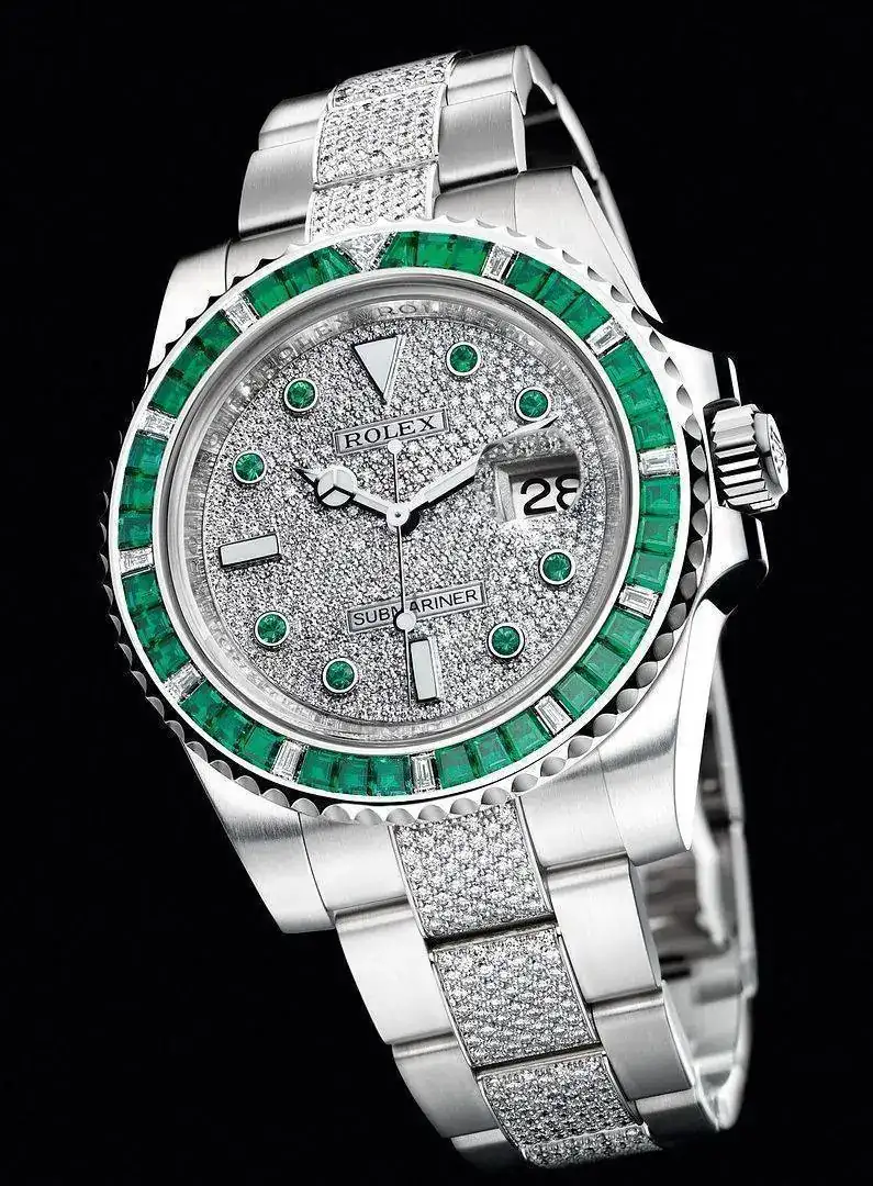 Submariner-Emerald_Paved-dial_3.webp