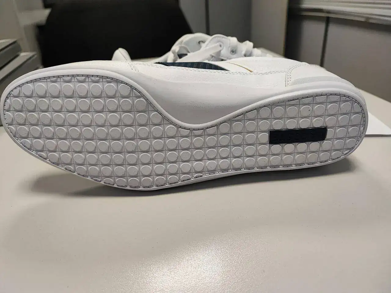 suela lacoste.webp