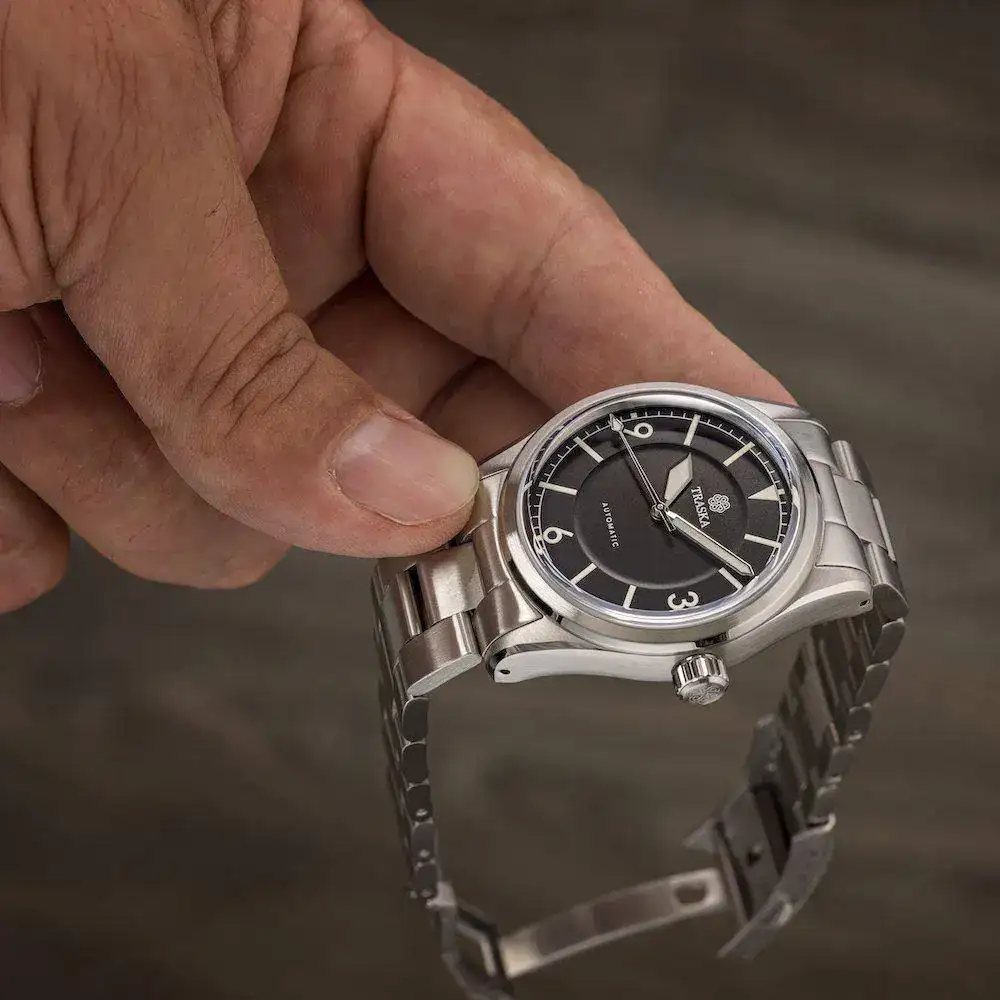 Summiteer-Charcoal-Black-Hand-36mm.jpg