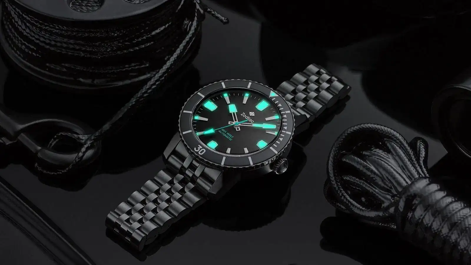 Super-Sea-Wolf-53-Compression-Automatic-Black-07.webp