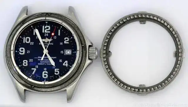 supero_inside_bezel.webp