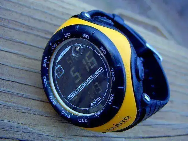 suunto-vector-yellow-1.webp