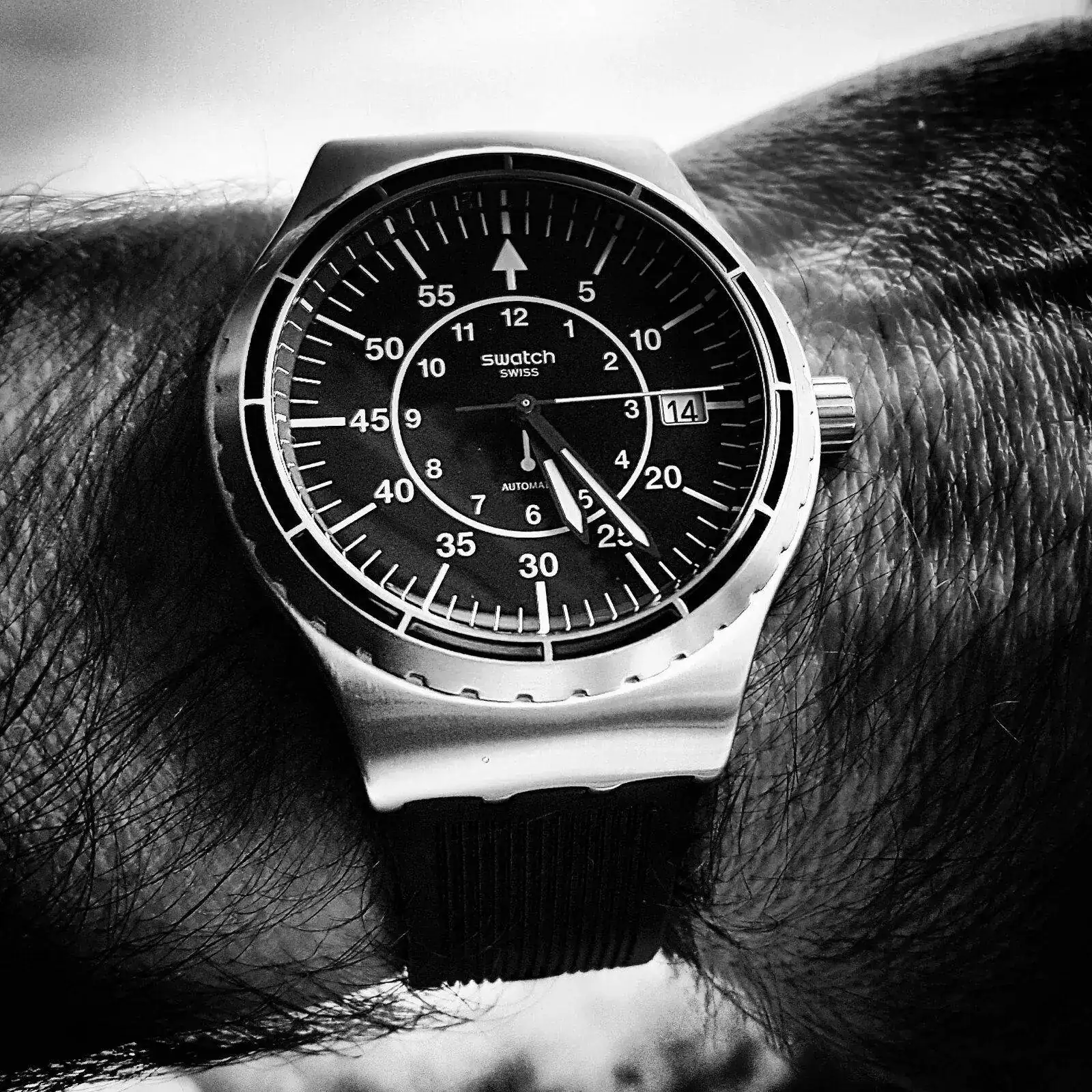 Swatch Sistem51 Irony Sistem Arrow (YIS403)(B&W) (2).webp