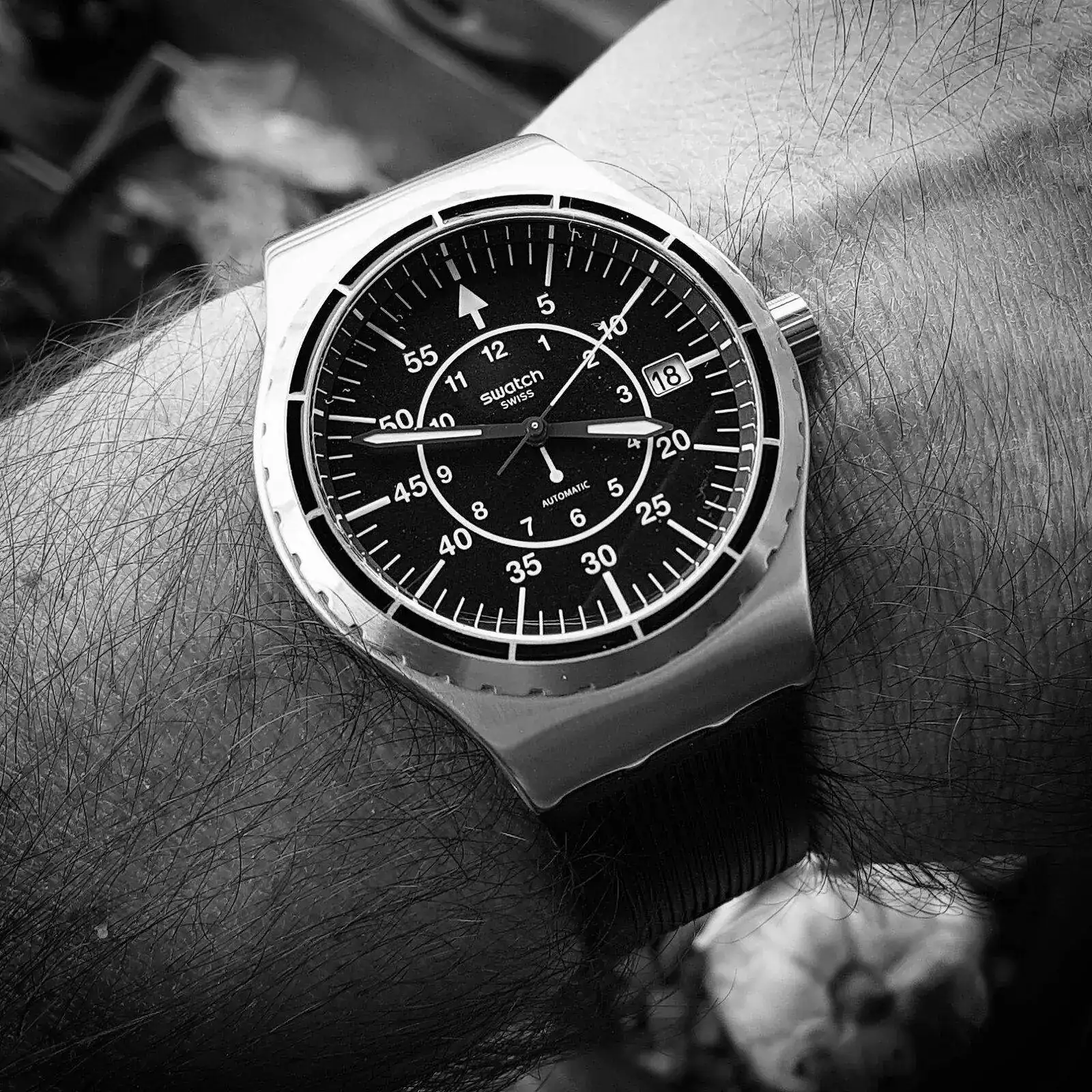 Swatch Sistem51 Irony Sistem Arrow (YIS403) (ByN)(1).webp