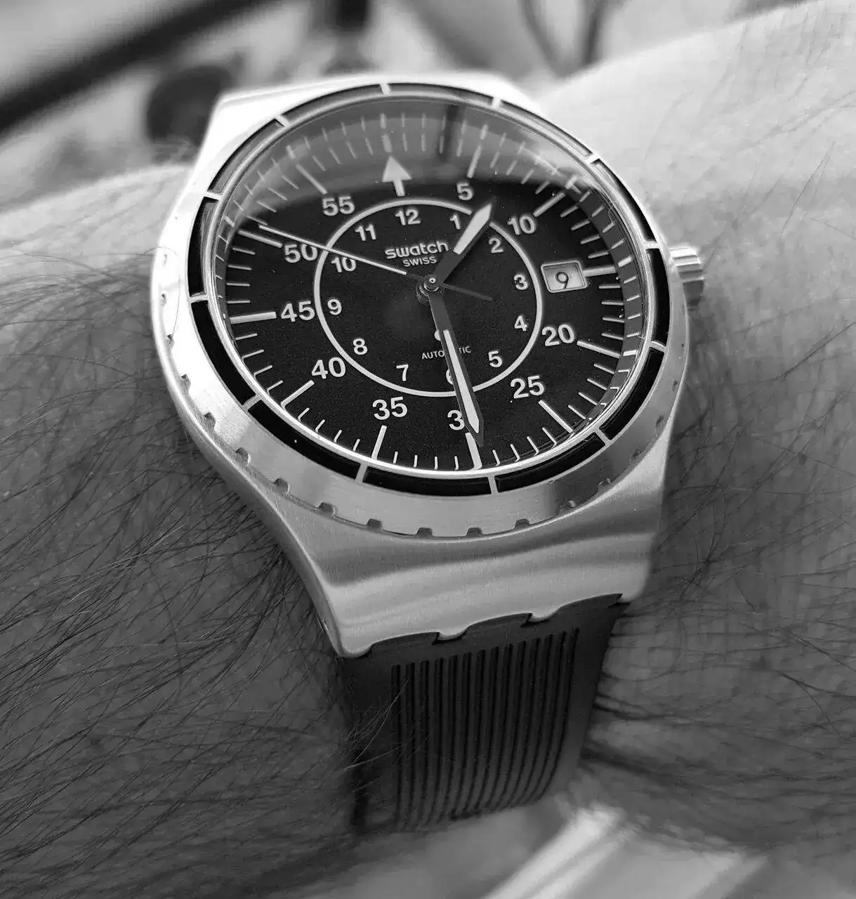 Swatch Sistem51 Irony Sistem Arrow (YIS403) (ByN).webp