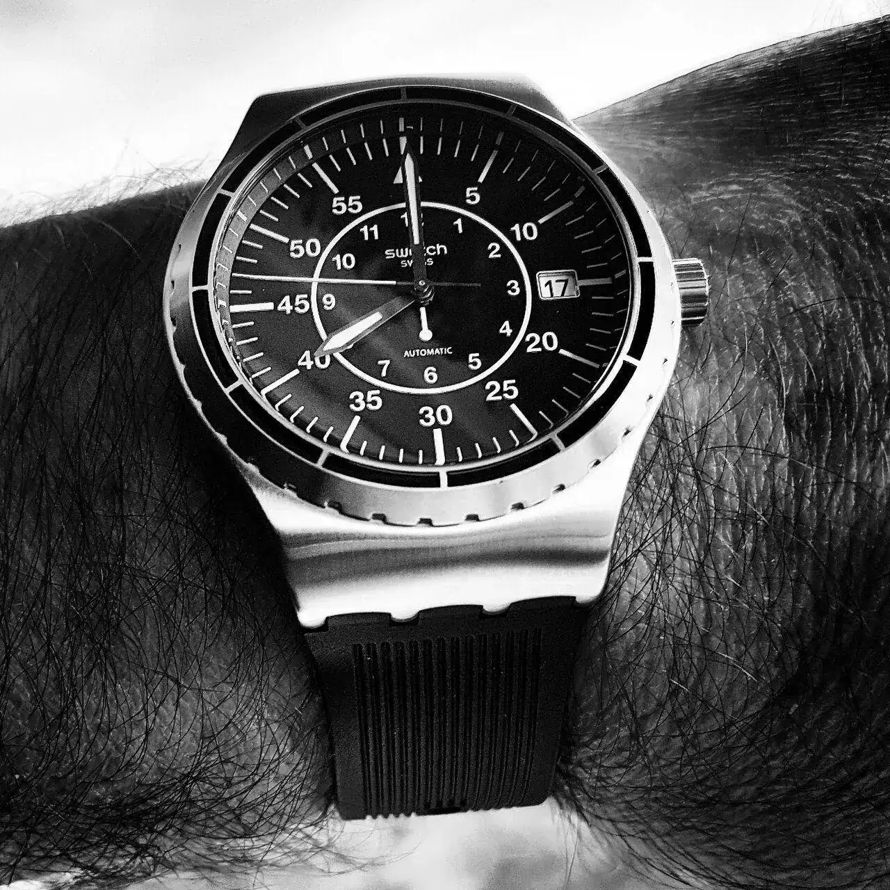 Swatch Sistem51 Irony Sistem Arrow (YIS403) (ByN).webp