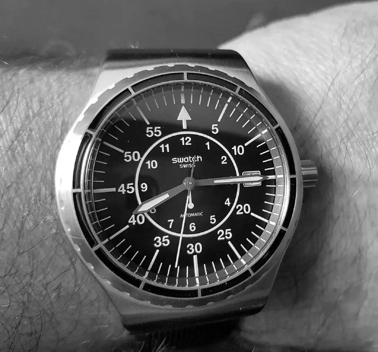 Swatch-Sistem51-Irony-Sistem-Arrow-YIS403-ConvertImage.webp