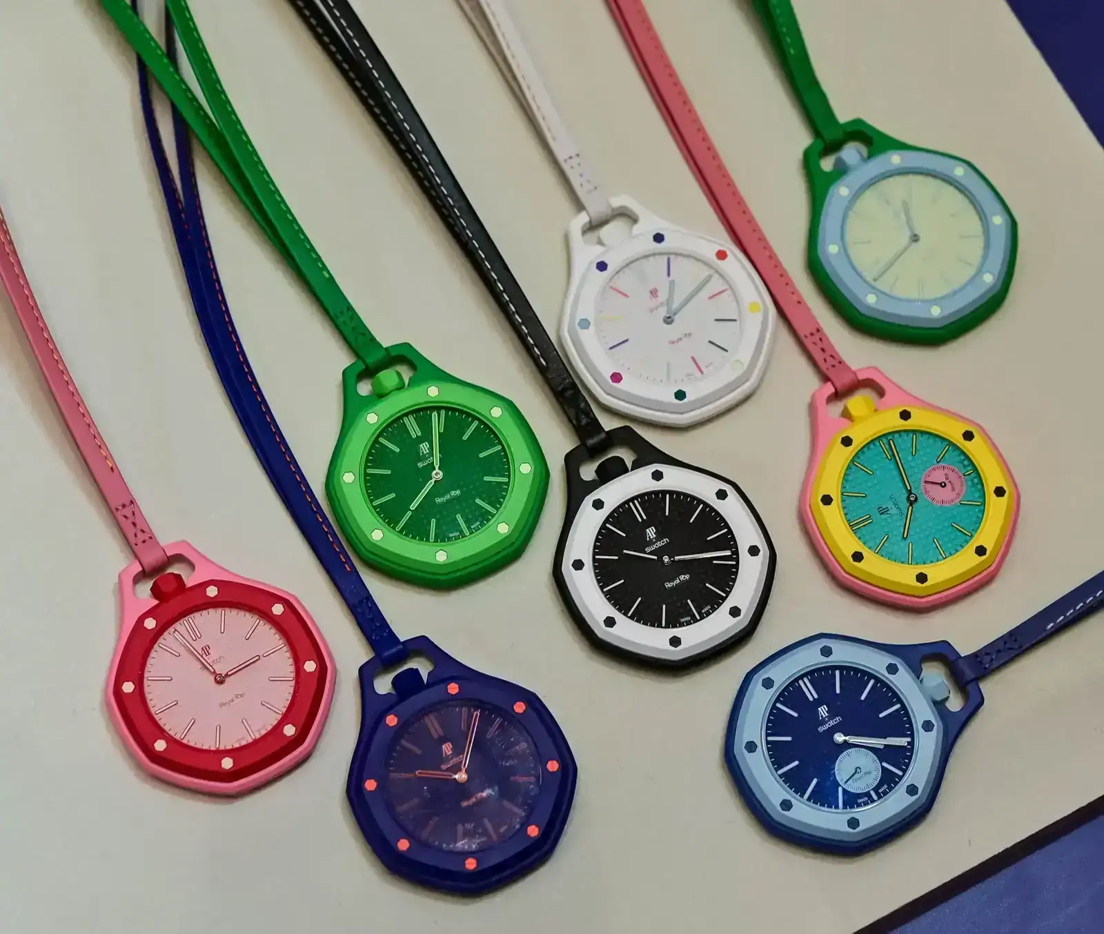 Swatch-x-Audemars-Piguet-Swatch-Pop-Pocket-Watch-Royal-Oak-Bioceramic-Full-Review-Video-16.webp