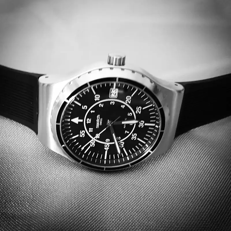 Swatch_Sistem51_Irony_Sistem_Arrow_(YIS403).webp