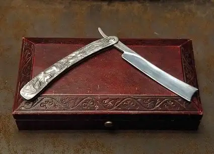 sweeny-todd-knives-02.webp