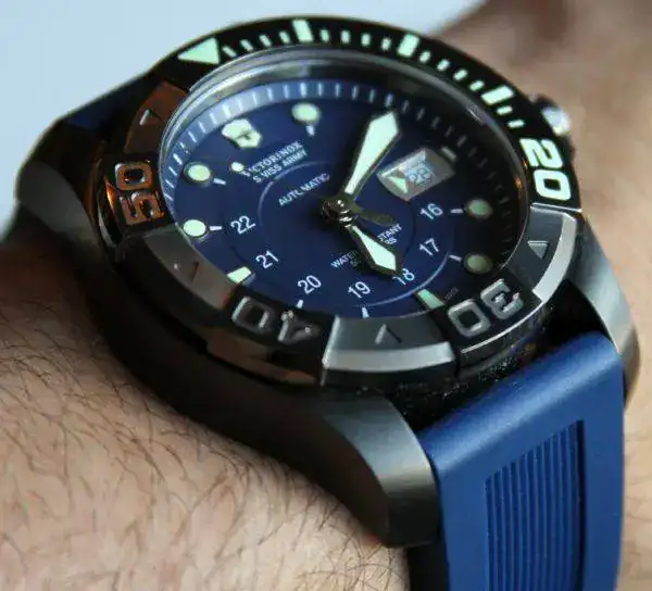 Swiss-Army-Divemaster-watch-4.webp