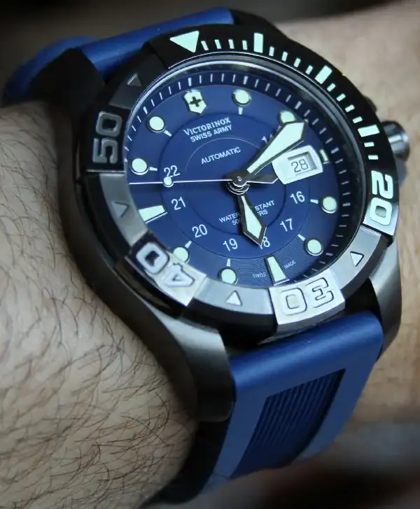 Swiss-Army-Divemaster-watch-7.webp