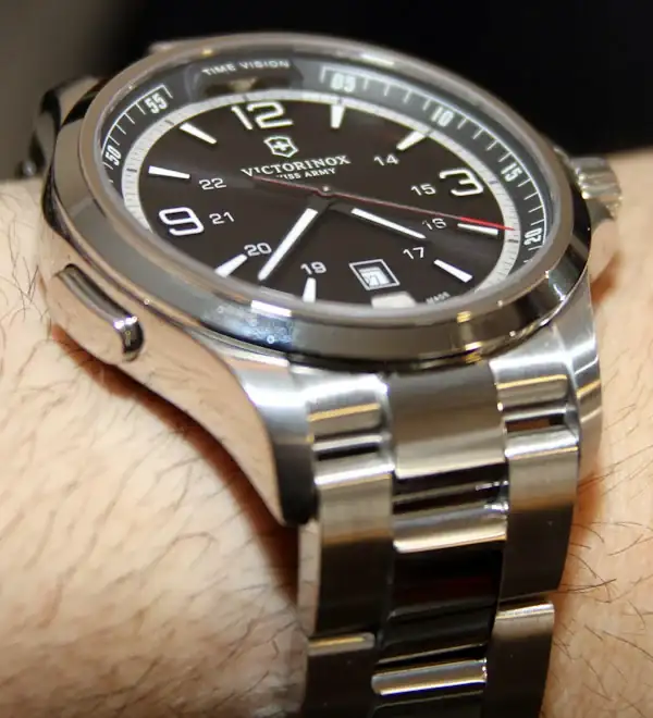Swiss-Army-Night-Vision-watch-5.webp