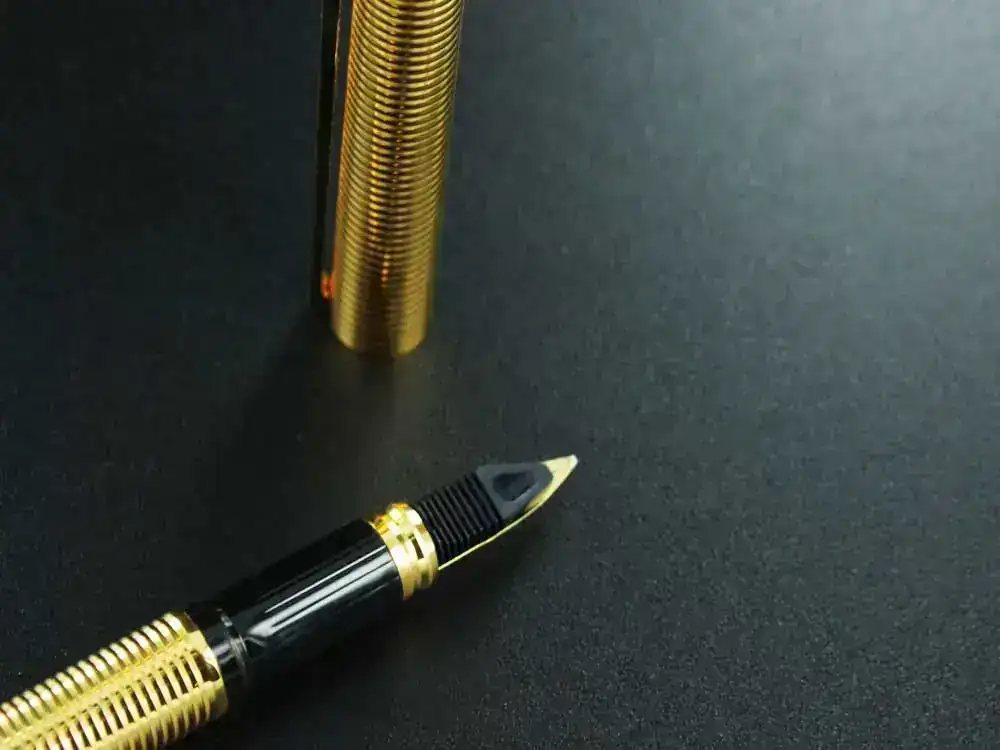 t-Classique-Gold-Plated-Fountain-Pen-41130-41030-3.webp