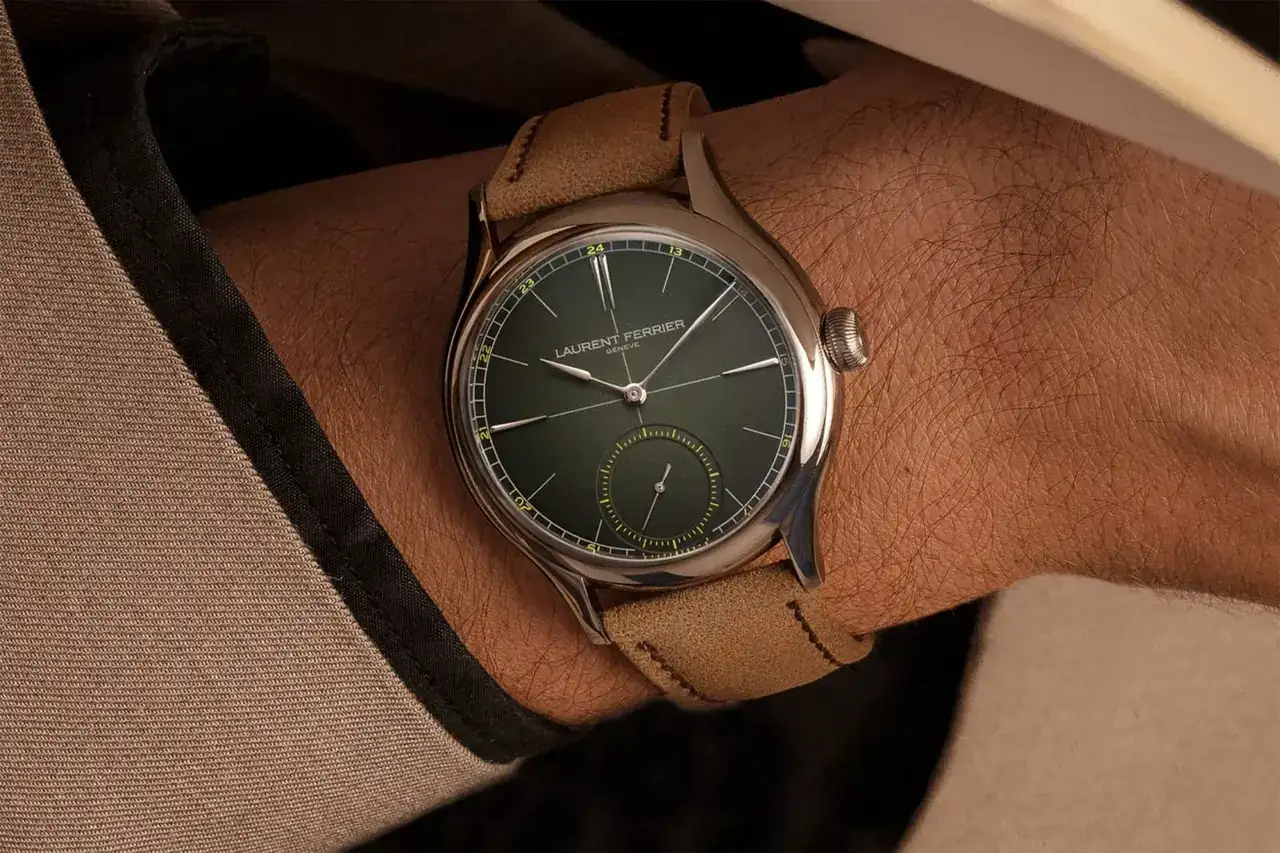 t-Ferrier-Classic-Origin-Green-Wristshot-1536x1024.webp