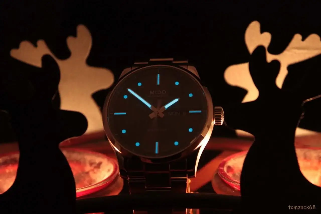 t-mido-multifort-referenz-m005-430-11-061-00-night.webp