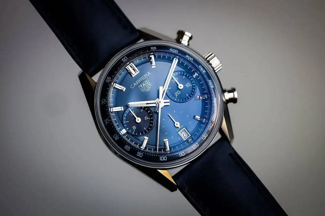 TAG-Carrera-Glassbox-front-on-shot-edited-1920x1276.webp