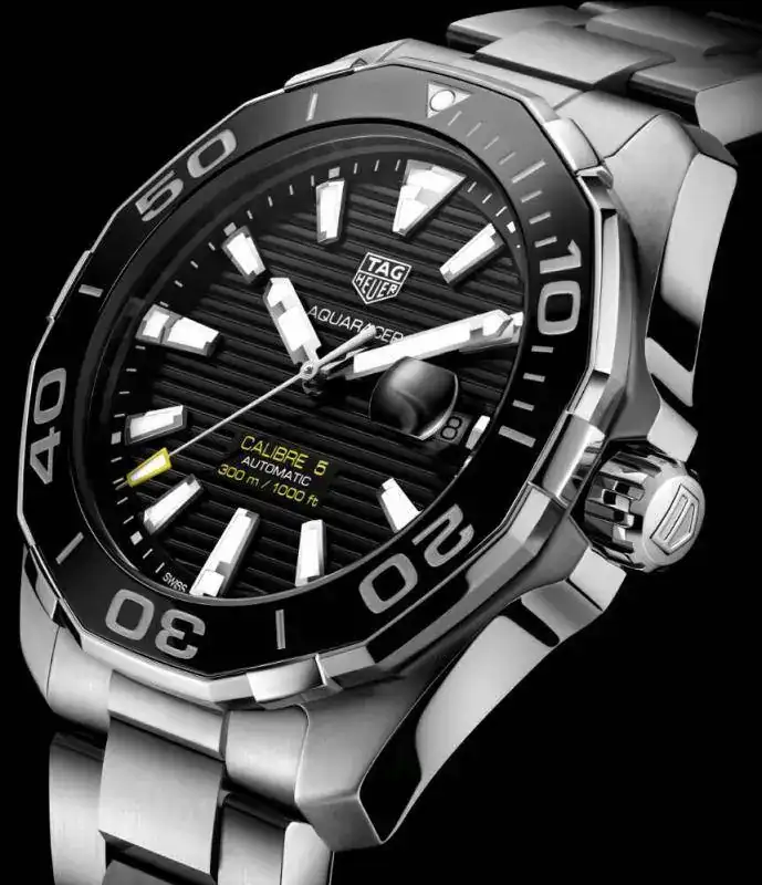 TAG-Heuer-Aquaracer-300M-Ceramic-aBlogtoWatch-2.webp