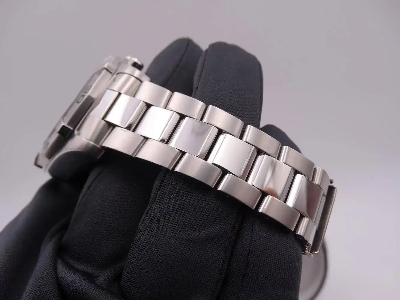 tag heuer aquaracer 300m chronograph caf2110 4537.webp