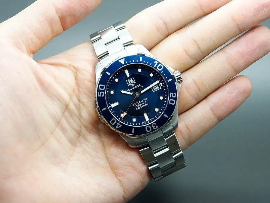 Tag-Heuer-Aquaracer-Calibre-5-Blue-Dial-8.webp