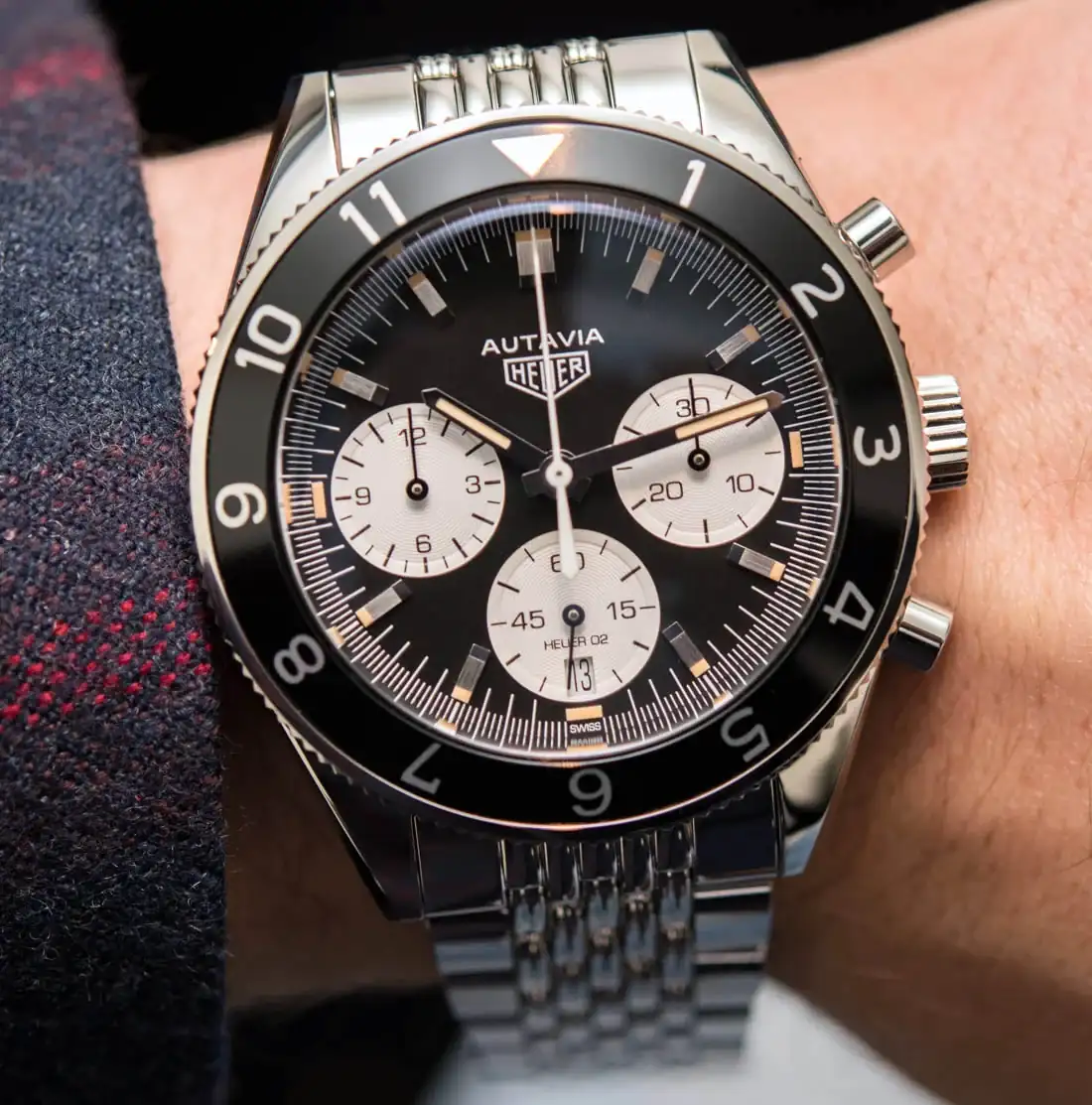 TAG-Heuer-Autavia-Heuer-02-2017-aBlogtoWatch-7.webp