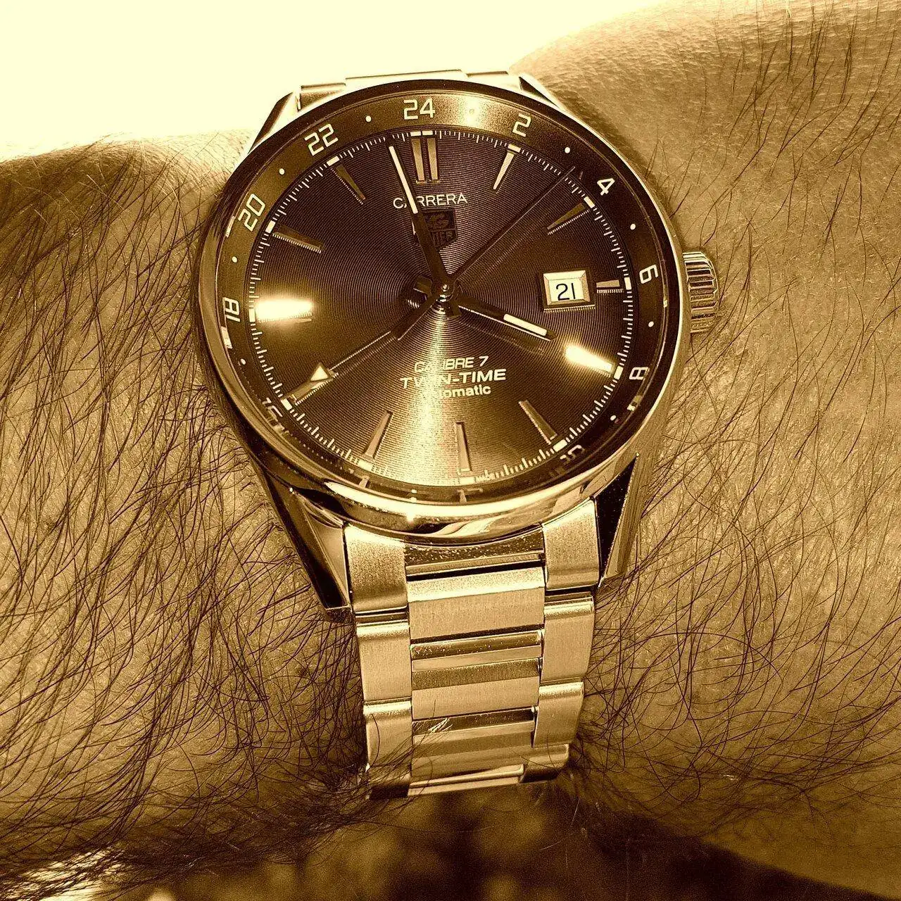 Tag-Heuer-Carrera-Twin-Time-41mm-Caliber-7-WAR2012620-ConvertImage.webp