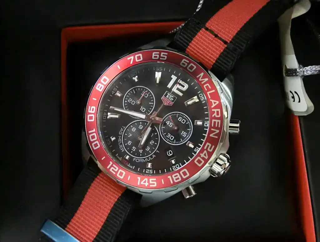tag_heuer_formula_1_mclaren_caz1112.fc8188_op05.webp