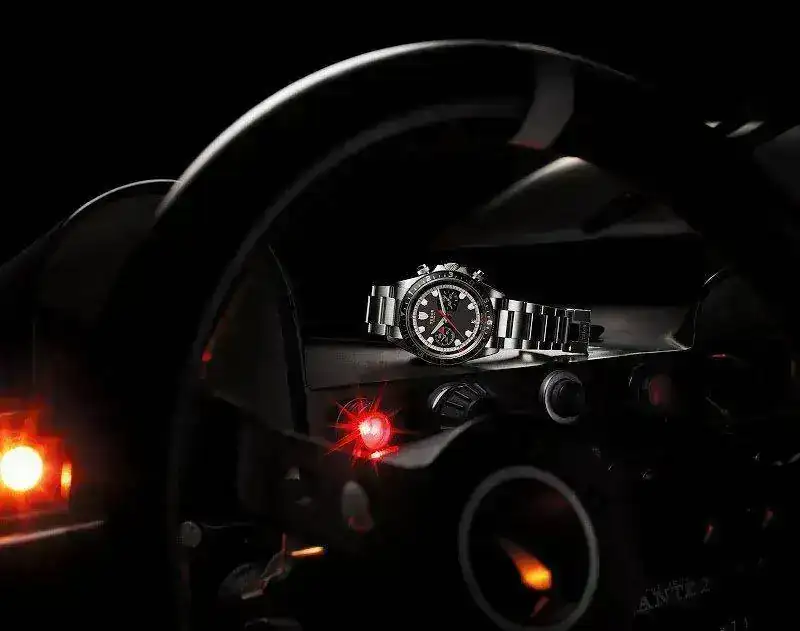 tage-Chrono-Monte-Carlo-Home-Plate-42mm-close-dash.webp