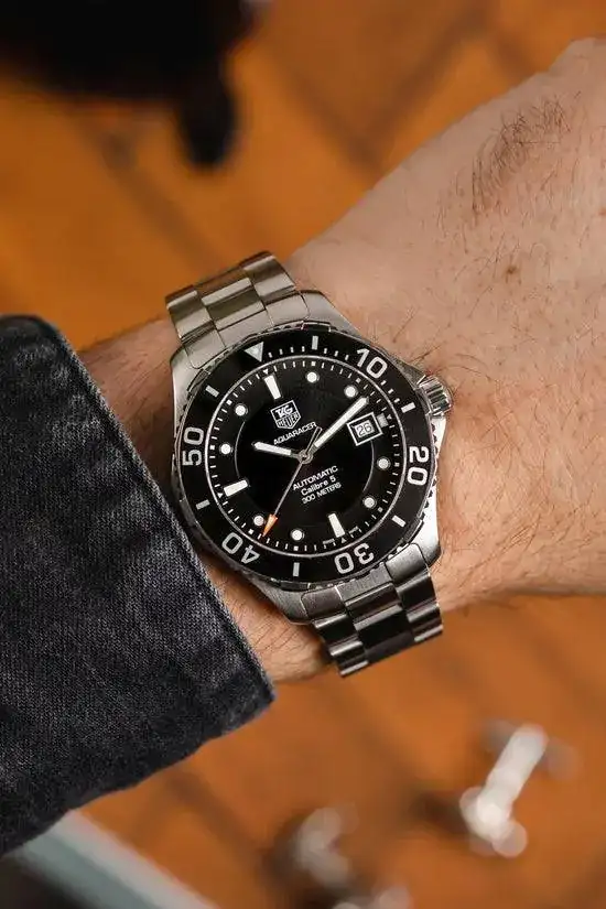TAGHeuer-Aquaracer-Black-WAN2110-07-P_550x.webp