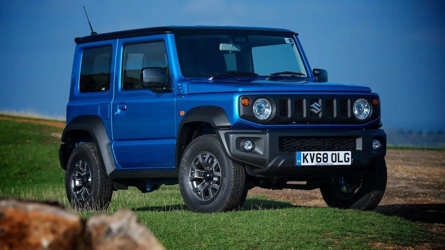 takes-the-All-New-Jimny-on-and-off-road-2-1500x843.webp