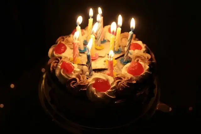 tarta-cumplea%C3%B1os-by-unpatitodegoma.webp