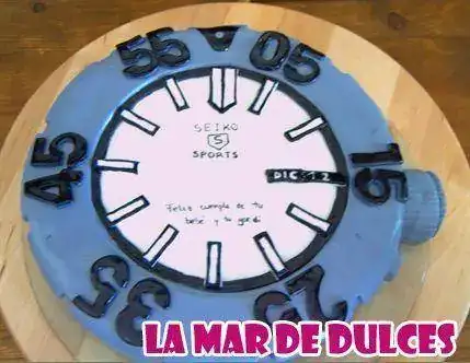 tarta-fondant-reloj1.webp