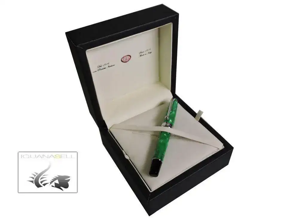 Terra-Fountain-Pen-Marbled-resin-Limited-Edition-2.webp