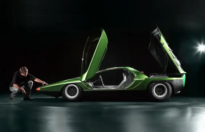 the-1968-Bertone-Alfa-Romeo-Carabo-Concept-720x464.webp