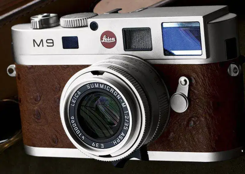 The-Leica-M9-Neiman-Marcus-limited-edition-close-up.webp